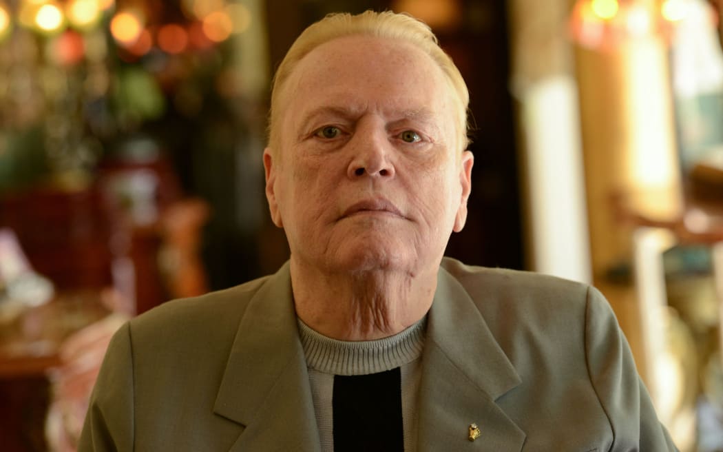 Publisher of Hustler magazine Larry Flynt poses at his house in Los Angeles. - US porn mogul Larry Flynt, best known as the publisher of Hustler Magazine and a self-styled free-speech champion, died in Los Angeles February 10, 2021, aged 78, according to media reports.