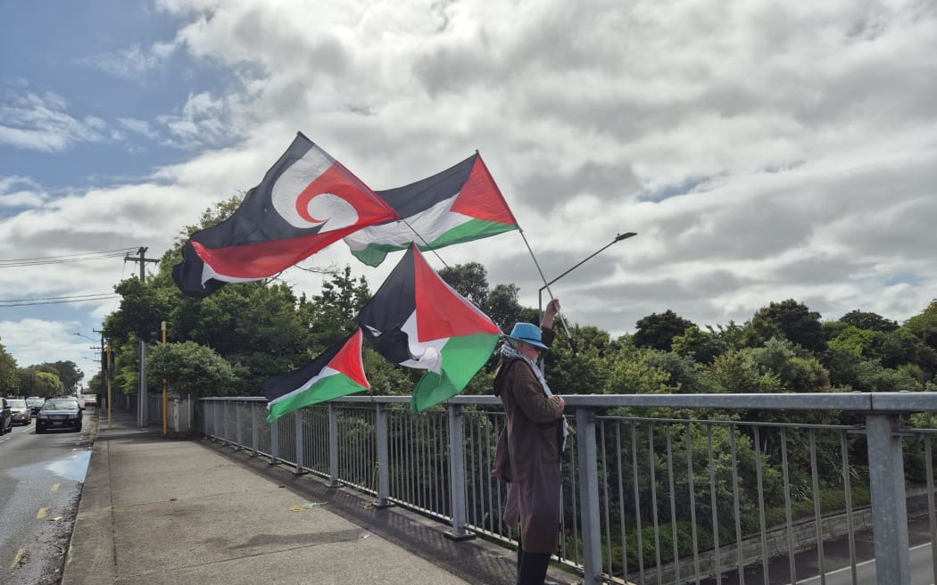 Counter-protesters set up in Newmarket, Auckland, ahead of a convoy led by Destiny Church's Brian Tamaki, 16 November, 2024.