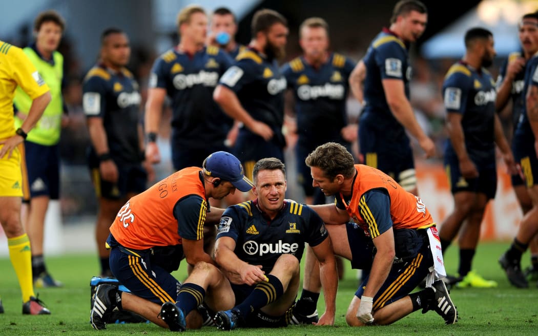 Highlanders captain Ben Smith getting treatment.