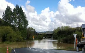 Flooding from the Ongarue River across SH4 by the Ongarue rail overbridge