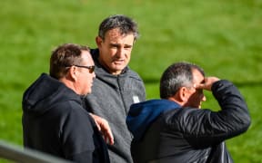 Scott Mcleod talks with fellow All Blacks coaches Steve Hansen  and Ian Foster.