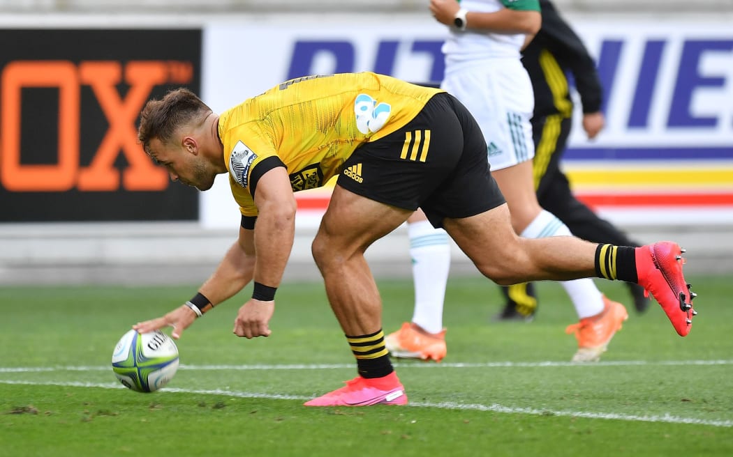 Hurricanes Wes Goosen scores a try during the Hurricanes vs Sharks Super Rugby match at Sky Stadium in Wellington on Saturday the 15th of February 2020.