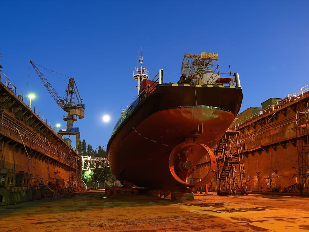 Repair of a small ship to dock