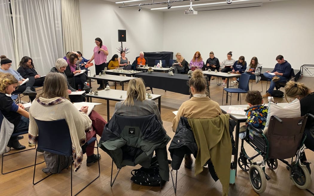 Te Atamira Community Nights – draw session with Raquel Carter