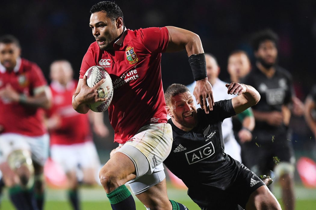 Ben Te'o makes a break for the Lions.