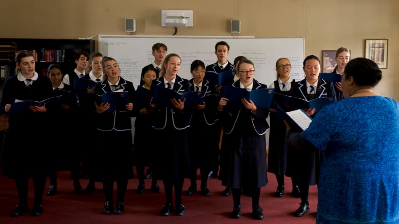 In Tinā, relief teacher Mareta Percival (Anapela Polataivao) starts up a choir at a Christchurch private school.