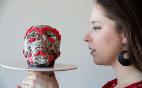 Otago anatomy student Jade De La Paz with her 'Skull and cakebones' thesis