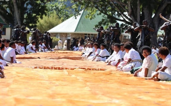 Protocol had dictated that the onlookers maintain complete silence and keep still for up to three hours.