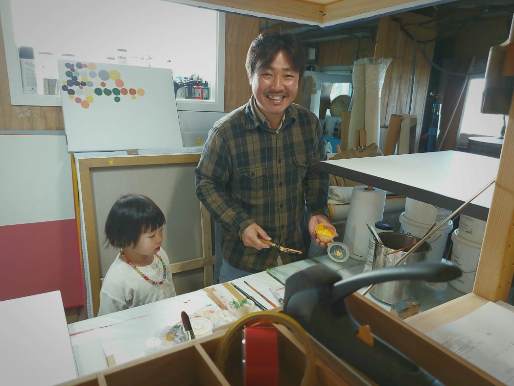 Seung Yul Oh at home with his daughter