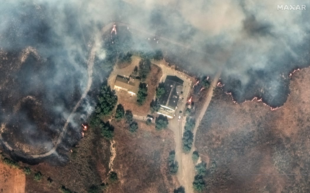 This handout satellite picture courtesy of Maxar Technologies shows fire surrounding homes near Moorpark, California, November 7, 2024. - Thousands of people were urged to flee an out-of-control wildfire burning around communities near Los Angeles on November 7, with dozens of homes already lost to the fast-moving flames.
Fierce seasonal winds were casting embers up to three miles (five kilometers) from the seat of the fire around Camarillo, with new spots burning on hillsides, farmland and in residential areas. (Photo by Satellite image ©2024 Maxar Technologies / AFP) / RESTRICTED TO EDITORIAL USE - MANDATORY CREDIT 