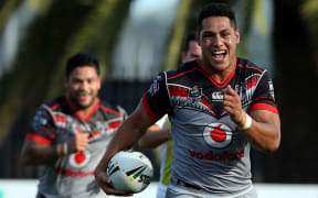 Roger Tuivasa-Scheck breaks away to score the match winner.