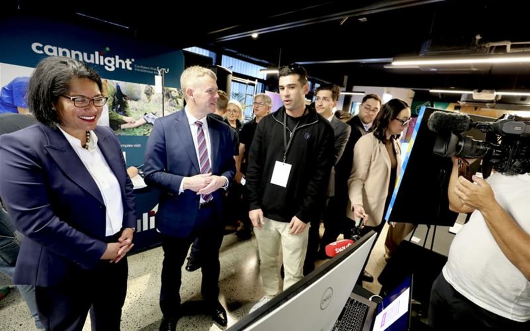 Labour Leader Chris Hipkins and Finance and Economy spokesperson Barbara Edmonds visit Auckland start-up space GridAKL.