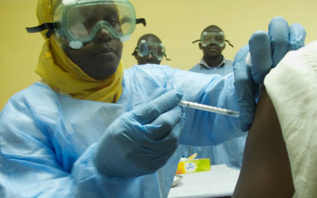 A volunteer receives the Ebola vaccination "cAd3-EBO-Z" at a vaccines centre in Bamako, Mali, October 2014.