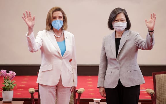 This handout taken and released by Taiwan's Presidential Office on August 3, 2022 shows US House Speaker Nancy Pelosi (L) waving beside Taiwan's President Tsai Ing-wen at the Presidential Office in Taipei. (Photo by Handout / Taiwan Presidential Office / AFP) / -----EDITORS NOTE --- RESTRICTED TO EDITORIAL USE - MANDATORY CREDIT "AFP PHOTO / TAIWAN'S PRESIDENTIAL OFFICE " - NO MARKETING - NO ADVERTISING CAMPAIGNS - DISTRIBUTED AS A SERVICE TO CLIENTS