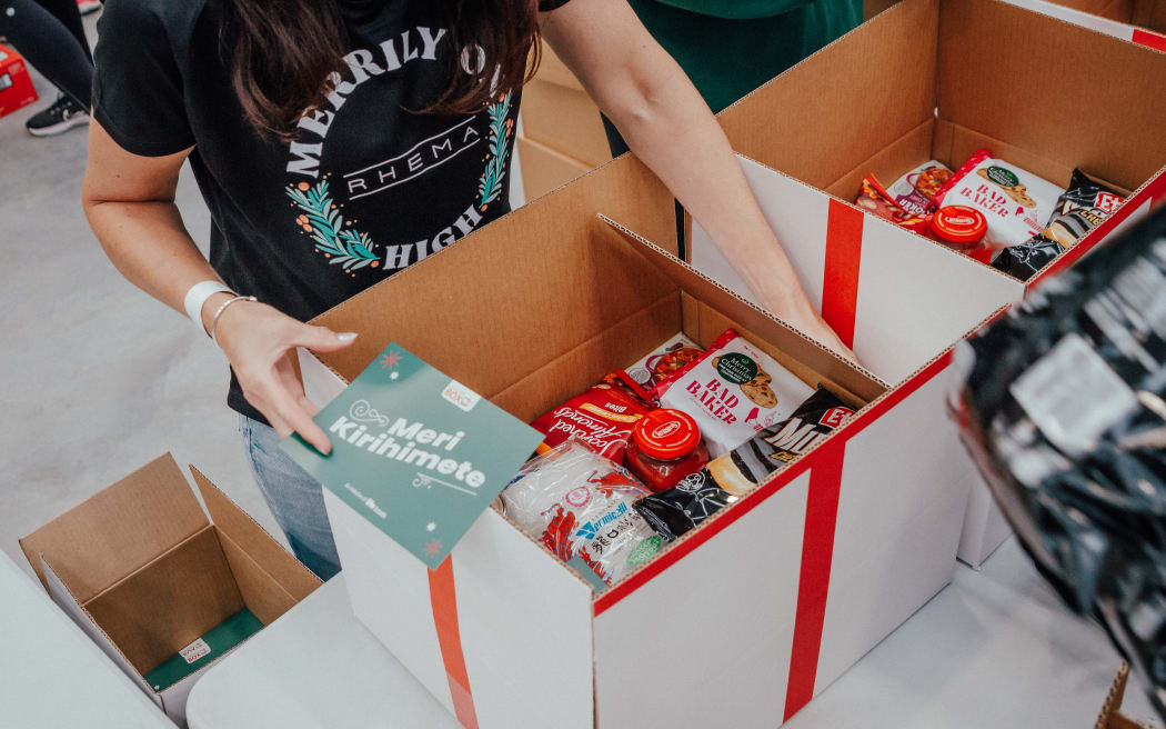 Around 2000 volunteers in 12 locations across the country packed around 31,000 Christmas Boxes for families in need this weekend.