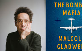 Malcolm Gladwell (L)