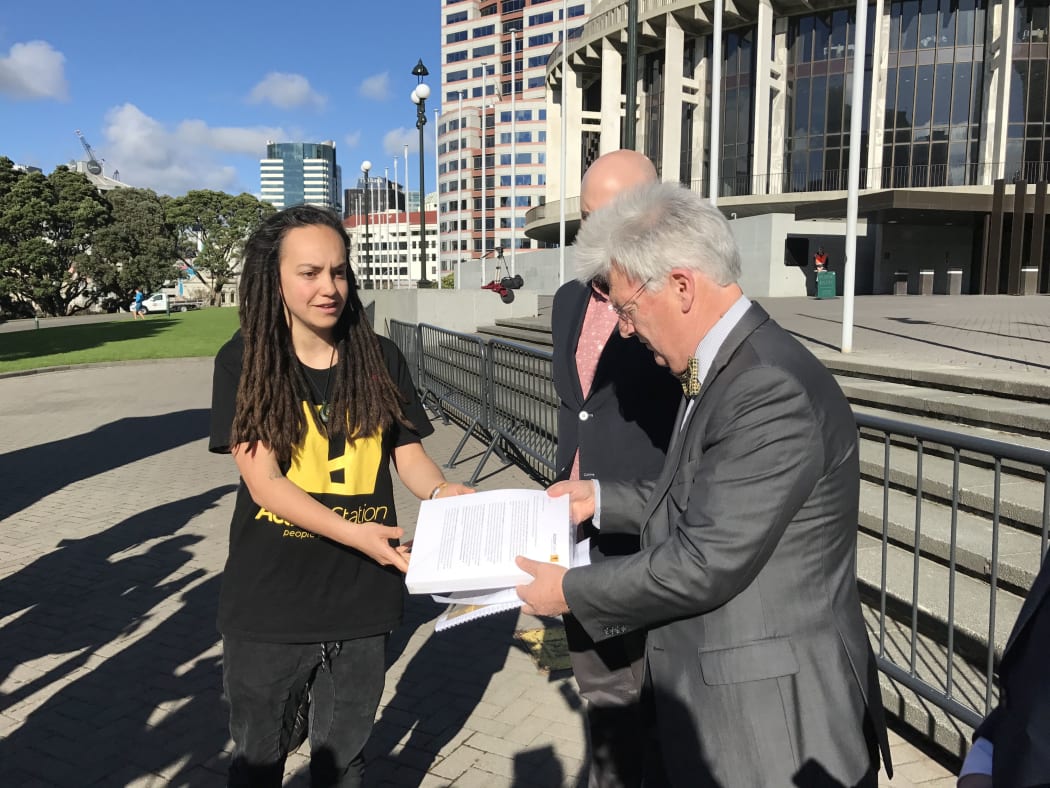 Laura O'Connell handing over the letter and signatures to Peter Dunne.