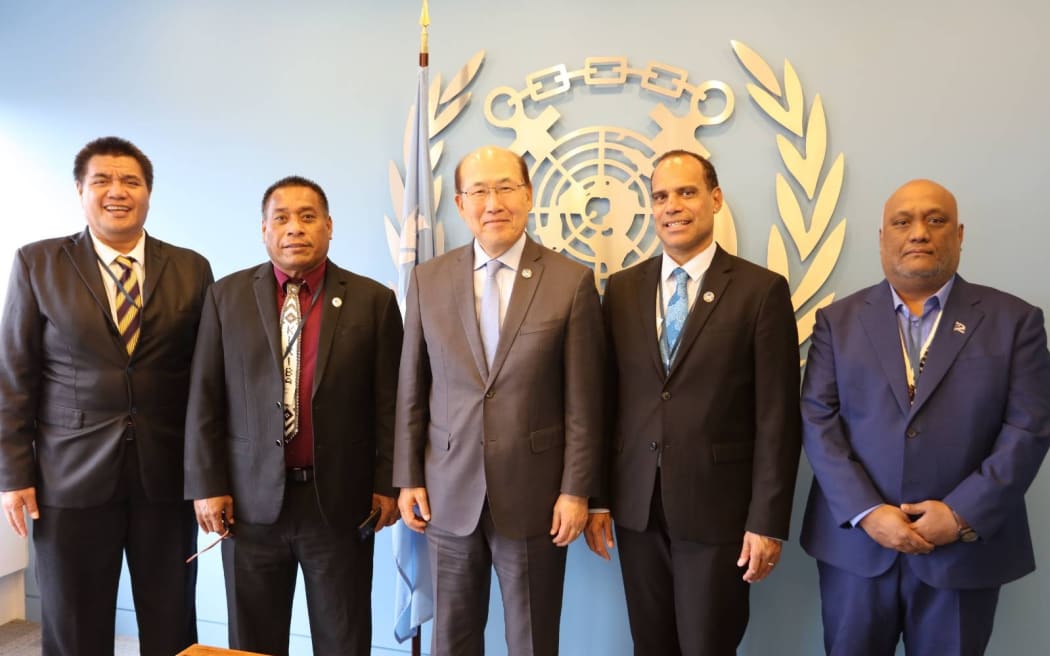 Left to right: Tuvalu's Minister for Transport, Energy and Tourism, Nielu Mesake, Kiribati Minister for Information, Communications and Transport, Tekeeua Tarati, IMO Secretary-General, Kitack Lim, Vanuatu's Climate Change and Environment Minister, Ralph Regenvanu, and Marshall Islands Special Envoy at IMO, Albon Ishoda at the IMO Headquarters in London. July 2023.