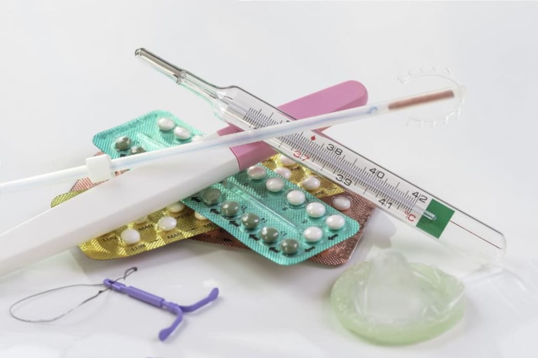 BIRTH CONTROL 
Birth control. 

CHASSENET / BSIP
