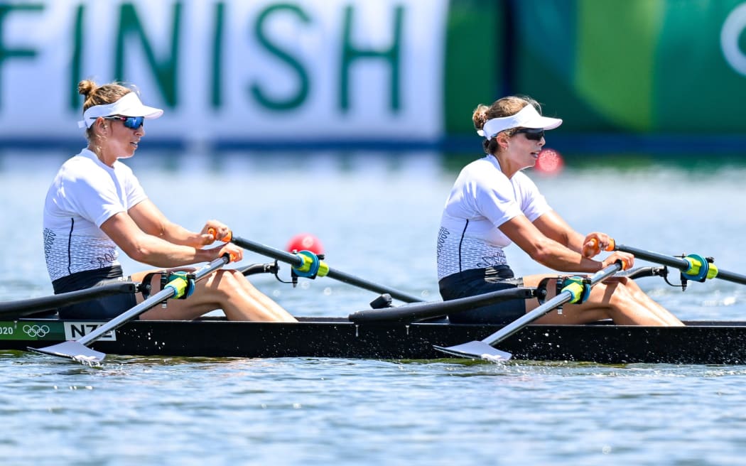 Brooke Donoghue and Hannah Osborne have won silver in the women's double scull.
It's New Zealand's second medal of the Games.