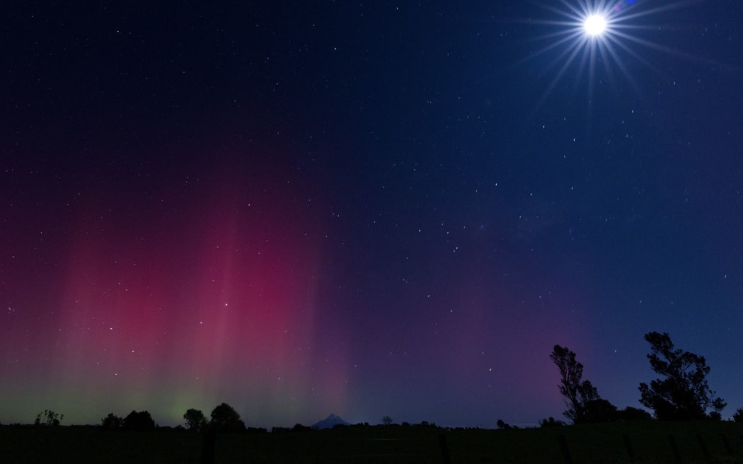 An image of the aurora australis taken by Alastair Watkins in North Taranaki on 11 October 2024.