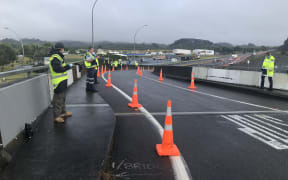 Police on standby at Auckland's border checkpoint on 16 February, 2021.