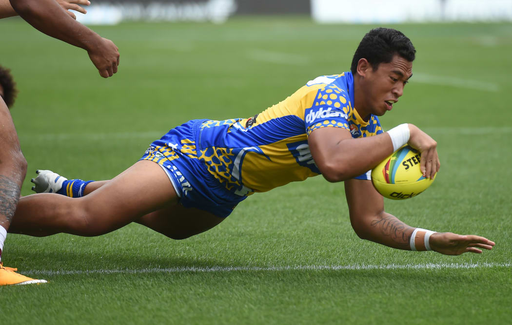 John Folau scores for Parramatta at the 2015 Auckland Nines