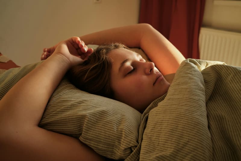 An understudied mental technique for falling asleep involves thinking of random words.