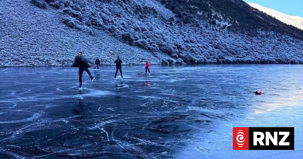 South Island snow buffs hope for another mid-winter cold snap
