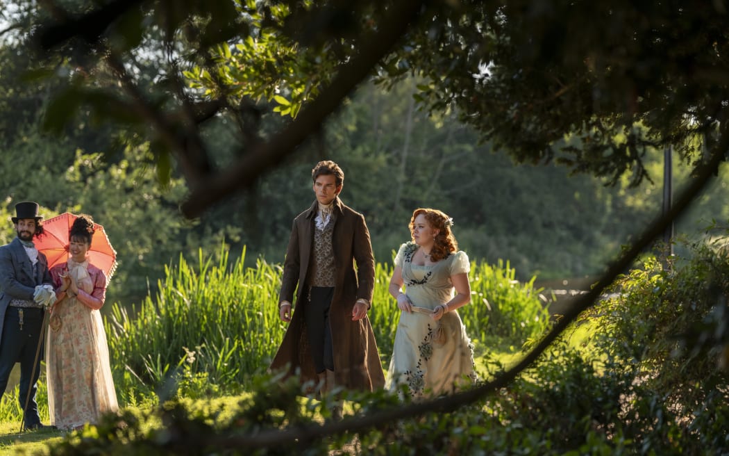 Bridgerton. (L to R) Luke Newton as Colin Bridgerton, Nicola Coughlan as Penelope Featherington in episode 302 of Bridgerton. Cr. Laurence Cendrowicz/Netflix © 2024