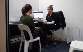 Kelly Gavin from Te Puna Ora o Mataatua running a Covid-19 vaccination clinic