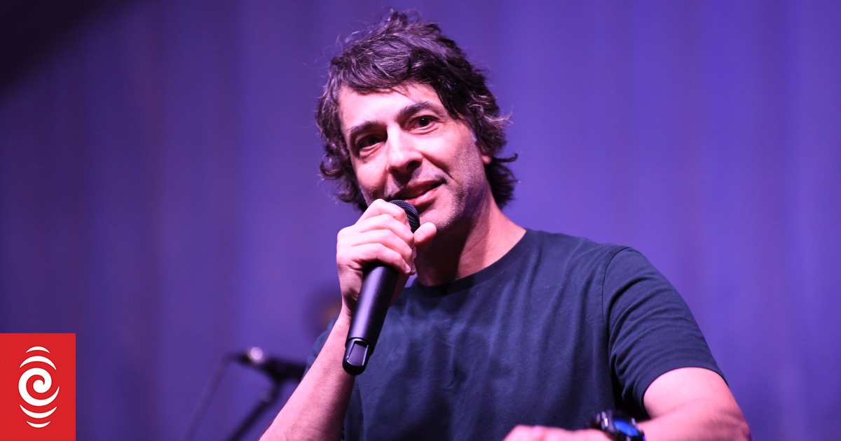 Arj Barker's ejection of a mum and baby from comedy show puts gig etiquette in focus - Vimarsana News