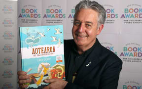 Gavin Bishop with his book 'Aotearoa: The New Zealand Story'.