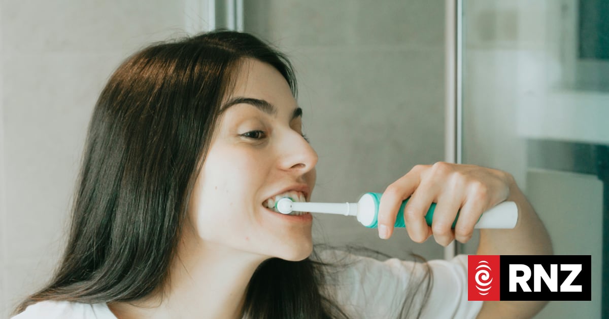 Dental expert Murray Thomson turns mythbuster over online advice