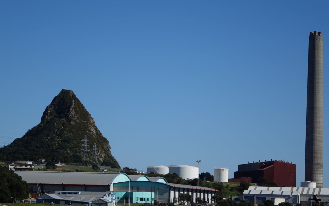 The chimney is 198 metres tall.