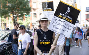 Julianna Margulies is seen walking the picket line during WGA and SAG-AFTRA union members and supporters picket, and around the block from Netflix and Warner Bros. Discovery, Day 100 of the WGA strike, August 9, 2023. Photo Vanessa Carvalho (Photo by VANESSA CARVALHO / BRAZIL PHOTO PRESS / Brazil Photo Press via AFP)