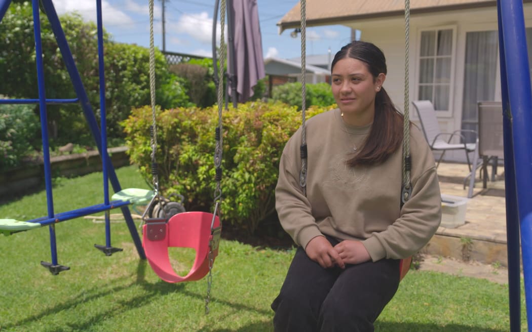 Mana's new girlfriend doesn't know what to make of her potential mother-in-law