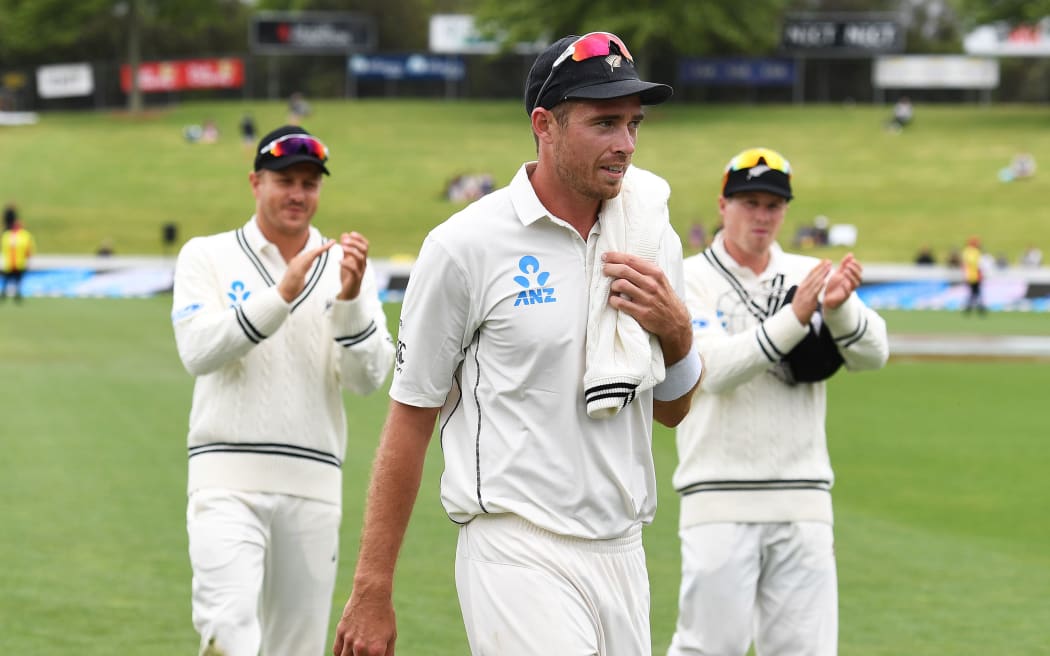 Tim Southee takes six wickets against Pakistan 2016.