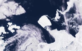 This handout satellite picture taken by the Copernicus Sentinel-3 satellite on November 15, 2023 and released by Maxar Technologies on November 26, 2023, shows the A23a iceberg (CR) near Joinville Island (CL), in The Southern Ocean. The world's biggest iceberg, which split from the Antarctic coastline in 1986, is on the move after more than 30 years. At almost 4,000 sq km (1,500 sq miles) in area, more than twice the size of Greater London, and approx 400m (1,312 ft) thick. (Photo by Handout / Copernicus Sentinel-3 / AFP) / RESTRICTED TO EDITORIAL USE - MANDATORY CREDIT "AFP PHOTO / COPERNICUS SENTINEL-3 SATELLITE IMAGE ©2023 MAXAR TECHNOLOGIES" - NO MARKETING NO ADVERTISING CAMPAIGNS - DISTRIBUTED AS A SERVICE TO CLIENTS - THE WATERMARK MAY NOT BE REMOVED/CROPPED -  - RESTRICTED TO EDITORIAL USE - MANDATORY CREDIT "AFP PHOTO / Copernicus Sentinel-3 satellite image ©2023 Maxar Technologies" - NO MARKETING NO ADVERTISING CAMPAIGNS - DISTRIBUTED AS A SERVICE TO CLIENTS - THE WATERMARK MAY NOT BE...