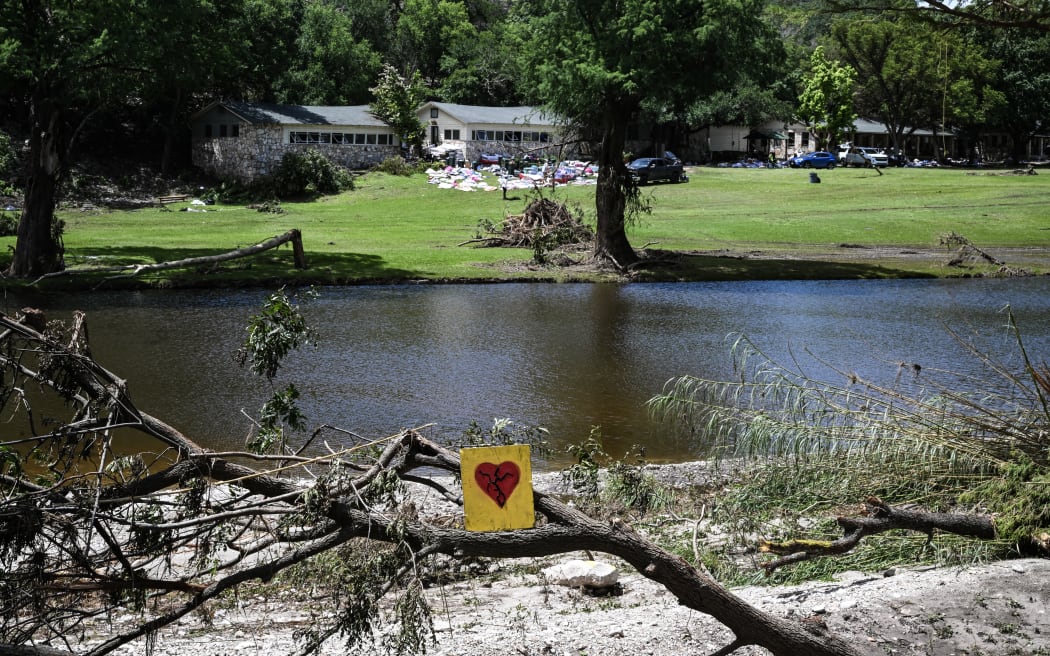 A painted broken heart is seen near Camp Mystic along the Guadalupe River in Hunt, Texas, on July 8, 2025, after severe flash flooding over the July 4 holiday weekend. Following deadly floods in Texas, misinformation from both left- and right-wing users was roiling social media, with liberals baselessly blaming staffing cuts at US weather agencies for flawed warning systems and conservatives ramping up conspiracy theories.
The catastrophic floods over the 4th of July weekend have left more than a 100 people dead, including more than two dozen girls and counselors at a riverside summer camp, with rescuers racing on July 8 to search for dozens of people still missing. (Photo by RONALDO SCHEMIDT / AFP)