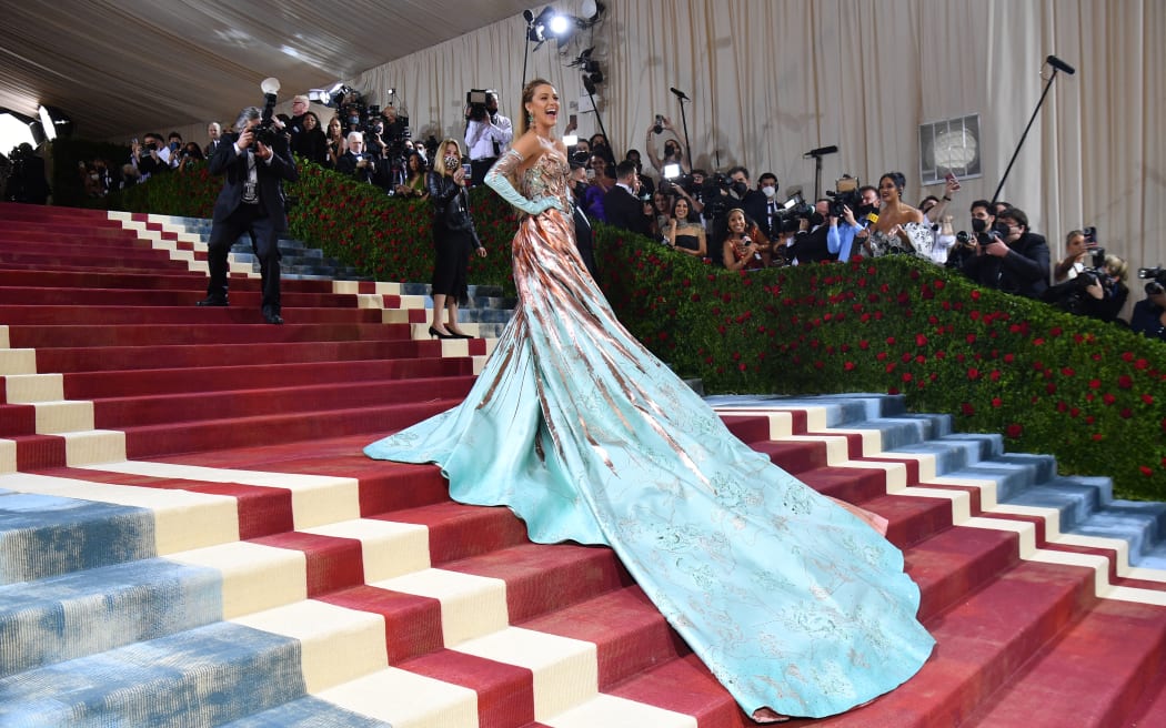 US actress Blake Lively arrives for the 2022 Met Gala at the Metropolitan Museum of Art on May 2, 2022, in New York. The Gala raises money for the Metropolitan Museum of Art's Costume Institute. The Gala's 2022 theme is "In America: An Anthology of Fashion". (Photo by ANGELA  WEISS / AFP)