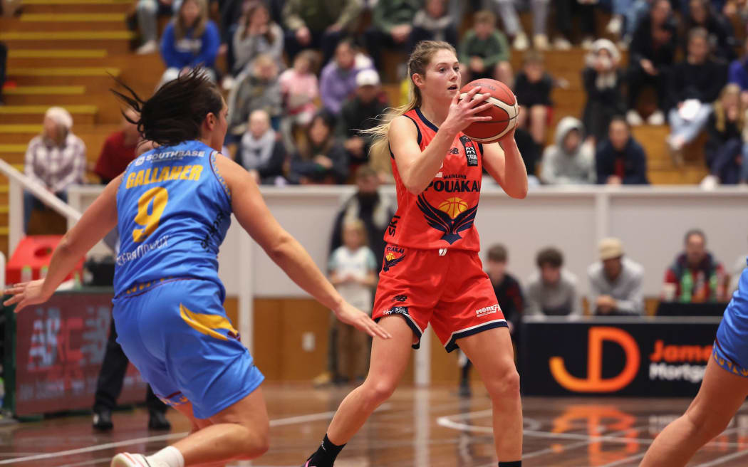 Mary Goulding of Mainland Pouakai. NZ Women’s Basketball - Tauihi Basketball Aotearoa, Mainland Pouakai v Southern Hoiho at Cowles Stadium, Christchurch, New Zealand on Wednesday 29 June 2022. Copyright Photo: Martin Hunter / www.photosport.nz