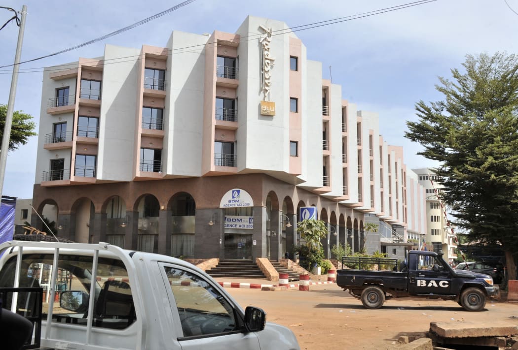 Malian troops take position outside the Radisson Blu hotel