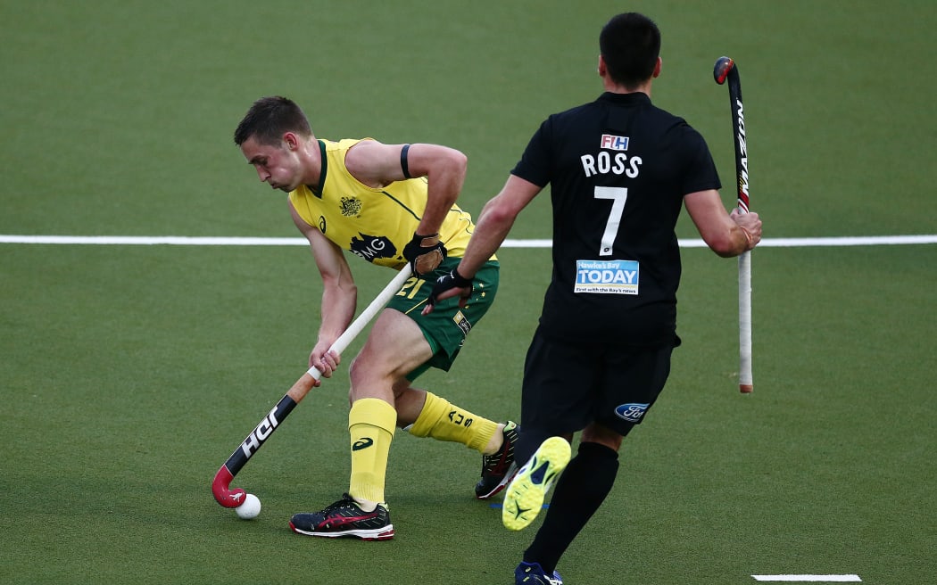Scott Boyde of Australia competes against Nick Ross of New Zealand. Black Sticks Men vs Australia, Ford Trans-Tasman Trophy test series 2016.