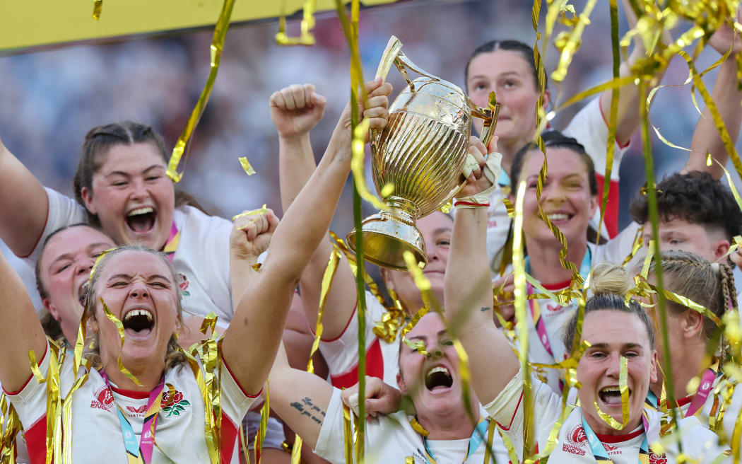 2025 Women's Rugby World Cup Final, Twickenham, London, England 27/9/2025 
Canada vs England  
England's Zoe Aldcroft and Meg Jones lift the women’s rugby world cup trophy 
Mandatory Credit ©INPHO/Billy Stickland / Photosport