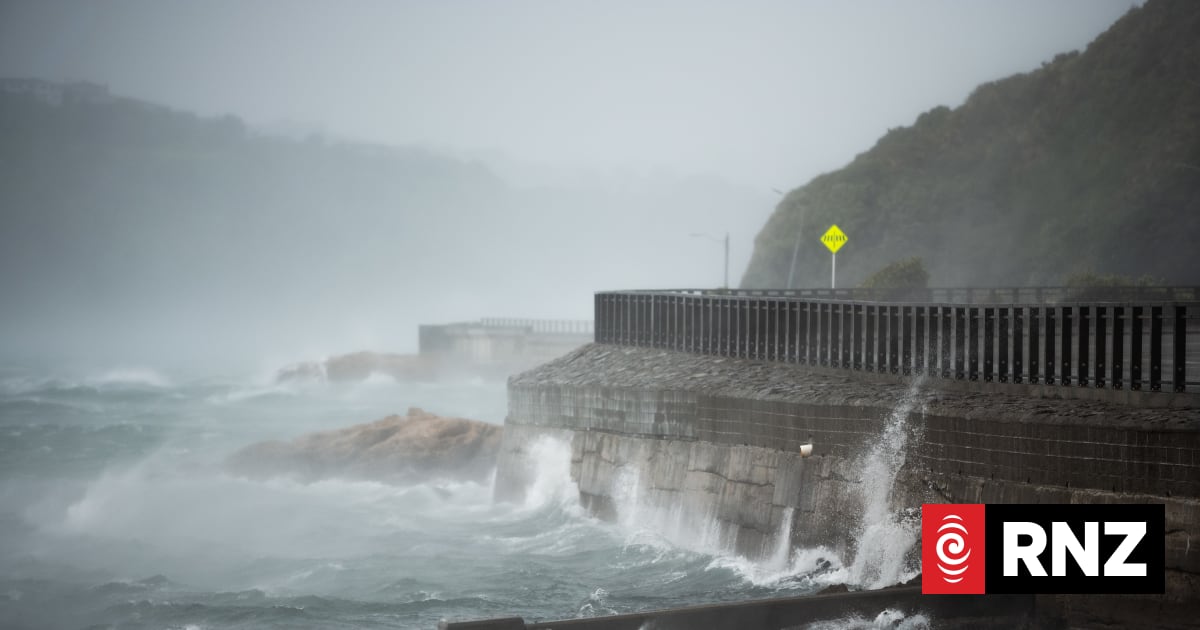 Severe southerlies lash Wellington, stronger gales expected