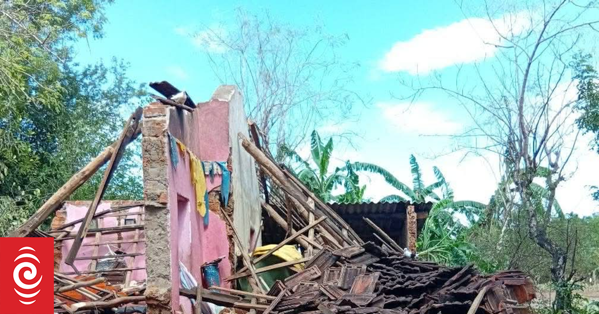 Sri Lanka flooding: 'Entire lives swept away in a single night'