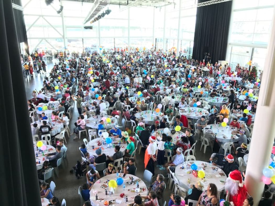 Hundreds enjoy Christmas lunch at the Auckland City Mission.