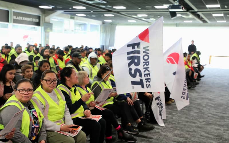 Labour and Greens pitch policy to workers at union meeting | RNZ