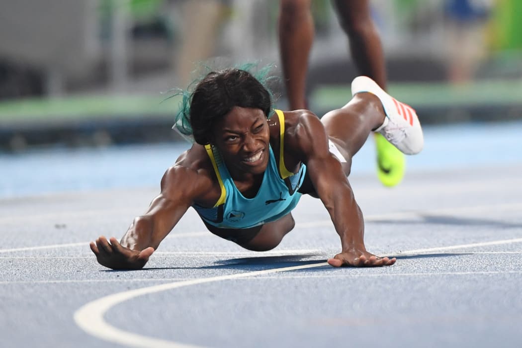 The Bahamas' Shaunae Miller crosses the finish line to win the 400m final at Rio on 15 August (Brazil time).